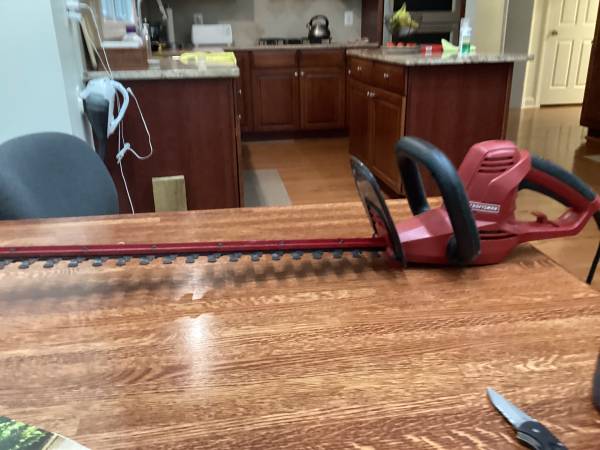 Craftsman electric hedge trimmer 1