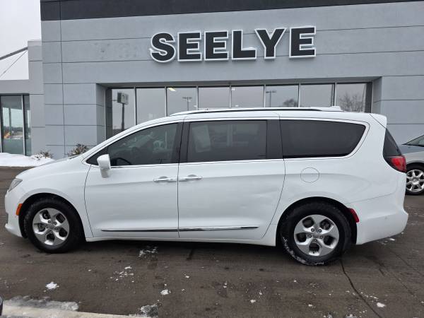 2017 Chrysler Pacifica Touring L Plus 1