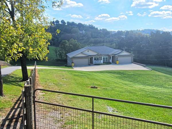 $2,075 / 3br - 2050ft2 - 3 bedroom apartment in serene location (Kingsport)63943508291202120