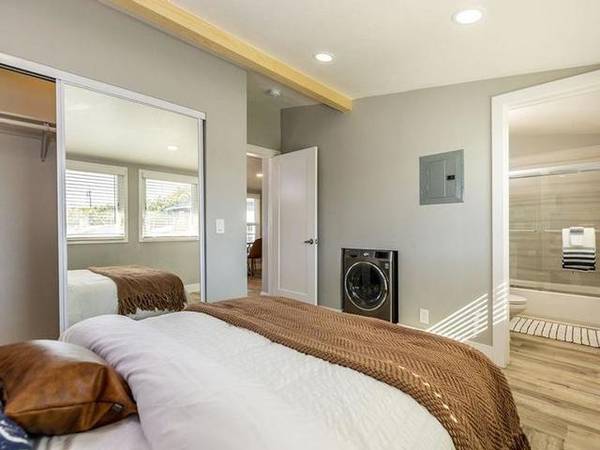 $3,595 / 2br - 700ft2 - Amazon Package Lockers, Brand New Apartment Renovation (berkeley)63176453503107121