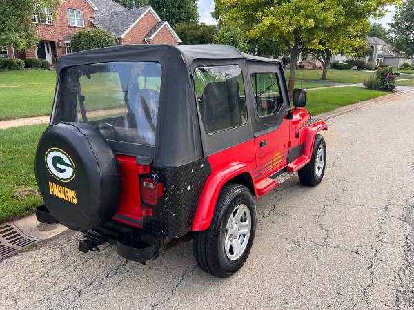 1992 Jeep Wrangler Islander Edition Only 100k Orig Miles Very Clean - $7,600 (Naperville)63618690006403122