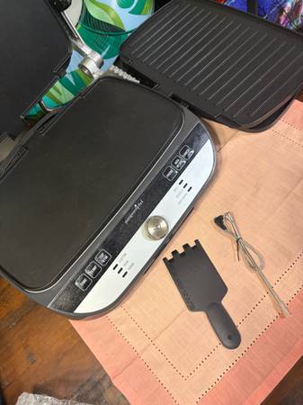 Used Pampered Chef’s Deluxe Electric Grill & Griddle — $150 in Clarksville