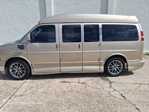 2011 Chevrolet Conversion Van personalizada (excelente estado) - $21,500 (Marrero)63439067779969121