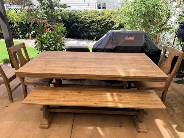 Wooden Table - free stuff - craigslist