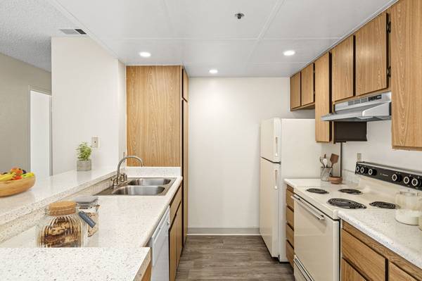 $2,175 / 1br - APARTMENT READY FOR MOVE IN! GREAT PRICE WON'T LAST LONG! APPLY NOW! (VISTA)63865701683073124