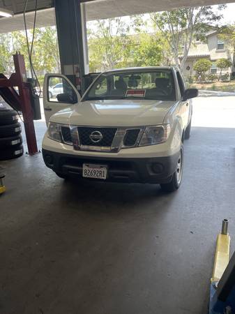 2015 Nissan Frontier S - ¡Solo 95 mil millas! - $8,700 (Oceanside)63440215798145122