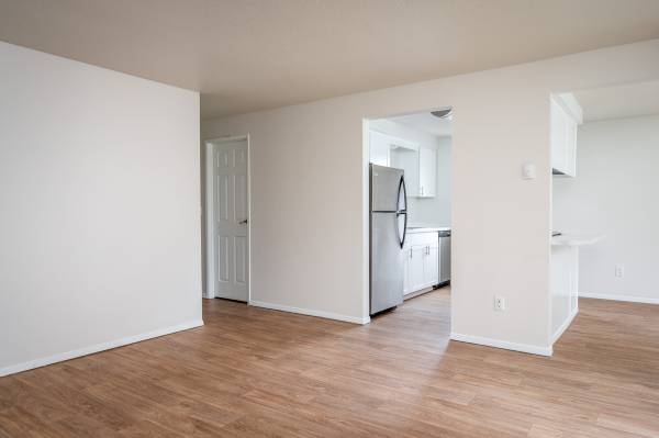 $1,470 / 2hab - 854ft2 - Acogedor 2Hab con chimenea y balcón | Piscina, sauna, bañera de hidromasaje (Cascade Park)63672564557187121
