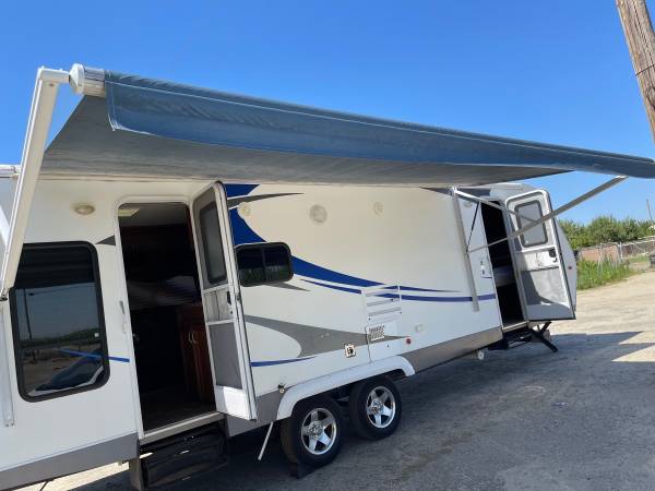 2012 Eclipse Evolution Travel Trailer 1