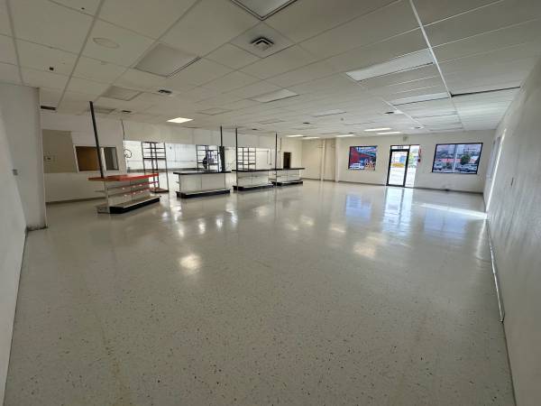 $6,000 / 3500ft2 - North Wenatchee Ave High Visibility Building63894454224002124