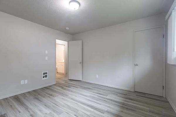 $1,795 / 2br - 925ft2 - Coming Soon! Newly Remodeled Two-Bedroom Townhome! (Milwaukie)63831327364481123