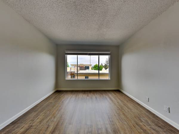 $2,095 / 1br - 1 BR Unit With On-site Pool and near Morcom The Rose Garden!! (oakland lake merritt / grand)63873333650945121