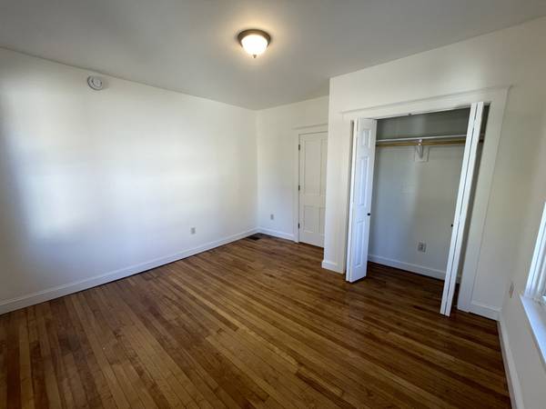 $2200.00 / 3br - 1100ft2 - Entire first floor in renovated 1875 house. Walk to everything in neig63976980150915121