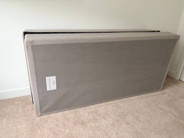 Tempur-Flat foundation by Tempur-pedic box springs or foundation 1