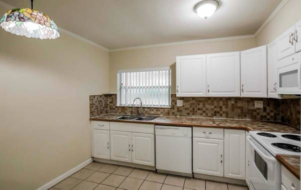 $2,235 / 3br - 1547ft2 - W/D Hookups (Hollywood)63906442232578120
