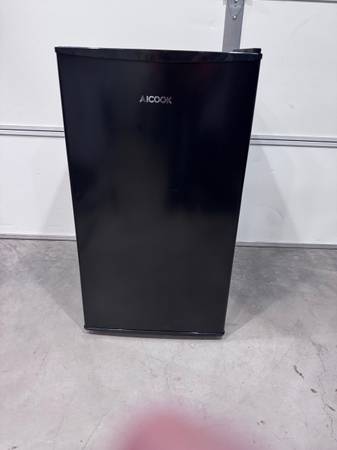 Mini fridge with freezer 1