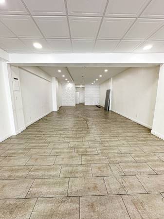 $7,000 / 1800ft2 - HUGE 1800 ft.² STOREFRONT NEAR SUTPHIN VD (Jamaica)63870971809155122