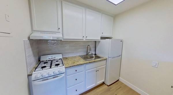 Gorgeous 1 bed / 1 bath! 600 Sq Ft! Must See 1