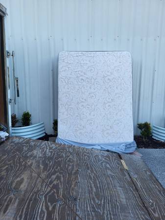 Queen Mattress and boxspring 1
