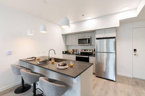 $2,470 / 2br - 888ft2 - You Can Get 4-8 Weeks Free at Henley Place! Tour Today! (Milwaukie)63672530113025122