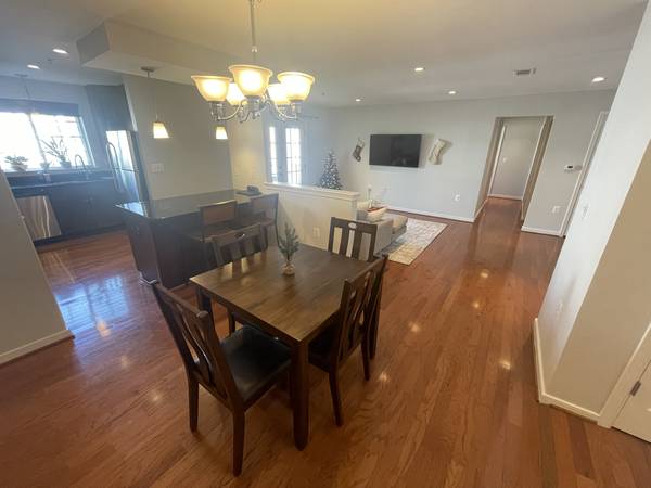 $1,675 / 2br - Bright, Sunny Bedroom in a Gorgeous, Spacious Condo (Shirlington)63511953947267122