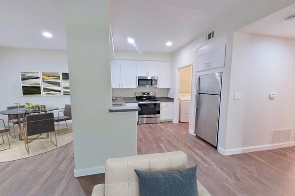 $2,177 / 1br - 828ft2 - NATOMAS - PRIVATE 1X1 WITH ENCLOSED GARAGE! (Sacramento / Natomas)64043495135362122