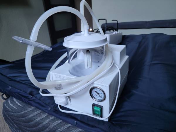 Portable Suction Machine for elderly oral secretions, etc. 1