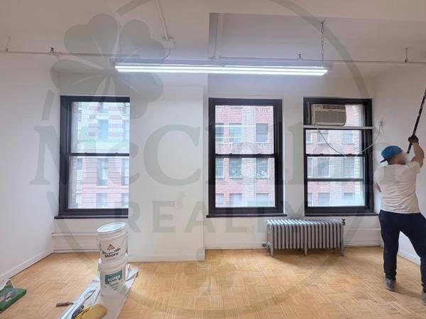$2,350 / 668ft2 - Southern/Front Facing Office Space with Reception Area Divider Wall El (Midtown West)64212275539458120