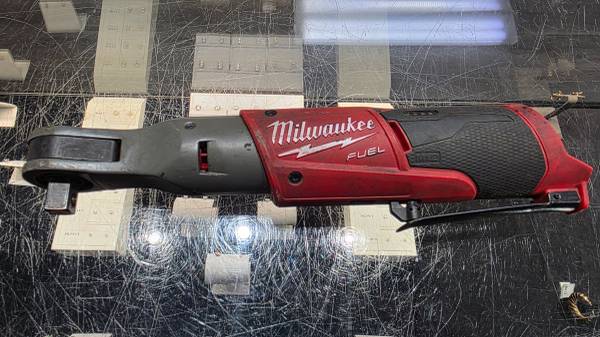 Milwaukee Ratchet 1