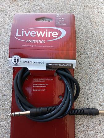 New 5' Livewire essentials stereo audio cable 1