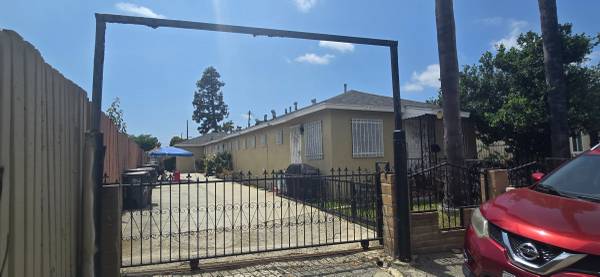 charming 1-bedroom, 1-bath ground-floor unit 1