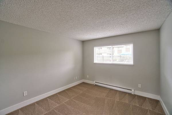 $1,299 / 1br - 508ft2 - Modern Finishes, Reserved Carport Parking (150 SW Eastman Pkwy #24, Gresham, OR)63914972268930120