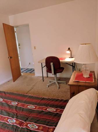 $800 / 1br - 130ft2 - Nice Clean Sunny Room in Geneva/Bellingham (Geneva)63935321528834124