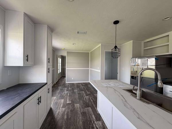 $1,700 / 4br - 3/4 Bedrooms ready to go!! bad credit? NO PROBLEM. (corpus christi)64036541897474122