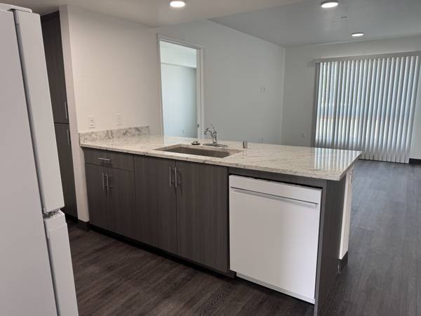 $2,099 / 2br - Apartamentos Vista Lane (San Ysidro)63657310295939123