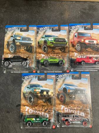 Hot Wheels Toyota silver series 5 car truck set 2025, MIP 1