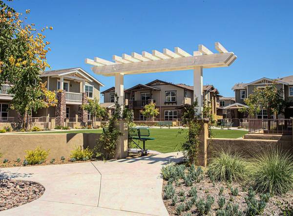 $3,295 / 3br - 1632ft2 - East of SD - Scenic Hiking & Trails, Onsite Maintenance, 9ft Ceilings (San Diego)63998600738050121