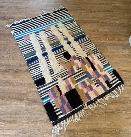 Rug (≈ 39 × 20 inches) 1
