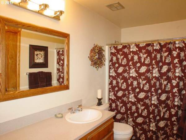 $765 / 4br - Private room in large 4 bedrm house in Cedar Mill. Utilities included (1510 NW 124th Ave, Portland, Oregon)63831250772611124