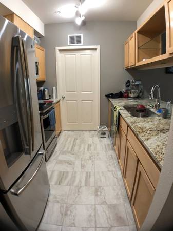 $1,600 / 1br - 1000ft2 - Downtown Bellevue Condo private 1 Bed & Bath (Bellevue)63934163064707123