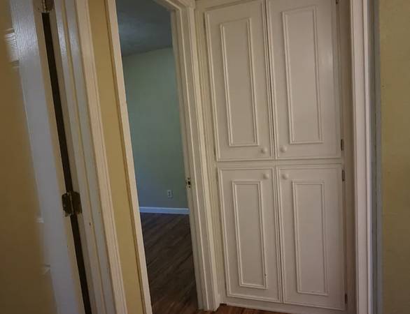 $700 / 1br - Bedroom in quiet shared home (Churchill)63977274281858122