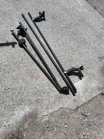Yakima or Thule roof rack 1