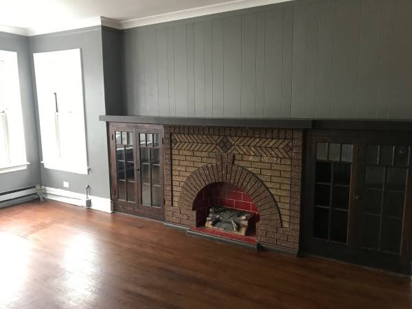 $1,100 / 1br - Updated 1BR/1BA Apartment – Top-Floor Unit Near Montrose & Cicero (Portage Park)64041641910657122