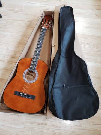 Guitarra (ACÚSTICA) - $75 (Turlock)63470290081283120