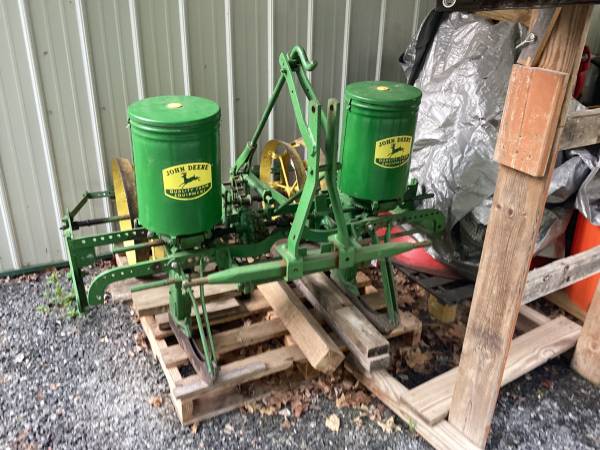 John Deere 3pt two row corn/bean planter 1