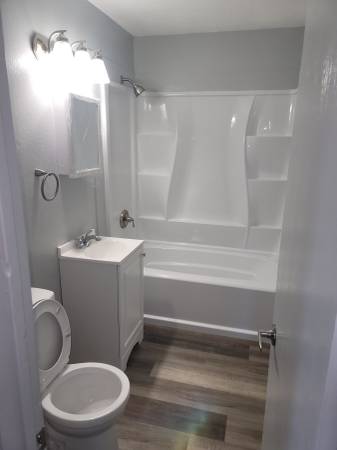 $453 / 1br - Queen's Court (Johnson City)63789844435713123