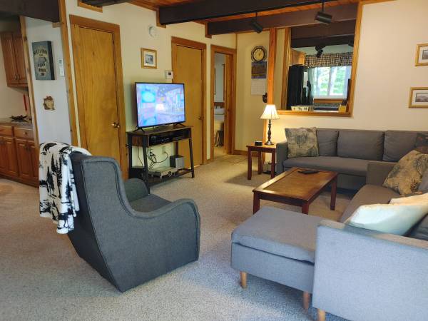 $1,680 / 8br - 4500ft2 - 9 br, 5 ba, 2 fireplaces, airhockey, pool table, 3 TVs, grill, 3 decks (North Conway, NH, fall/winter availability)63931656287106121