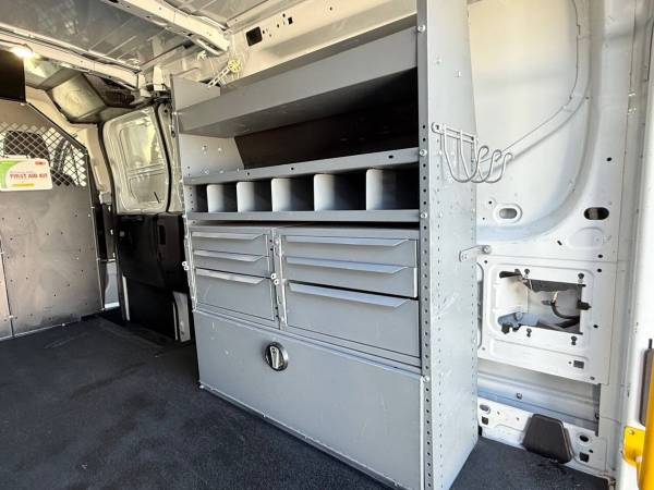 2015 Ford Transit 150 3dr - Photo 14