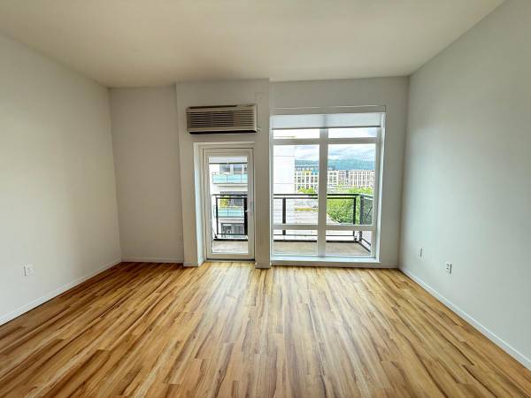 $1,450 / 491ft2 - This Deal is a Steal! Up to 8 Weeks Free Rent! (1885 NW Quimby St. Portland, OR 97209)63831397194243123