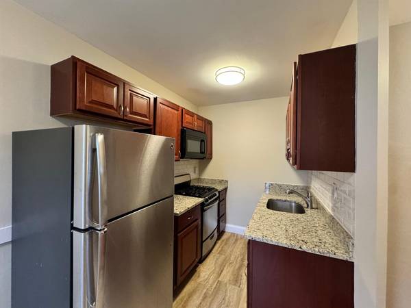 $2,650 / 1br - Calefacción y agua caliente incluidas ** K&B actualizados ** Lavandería (Cambridge \ Porter Sq. \ Davis Sq.)63802121947777120