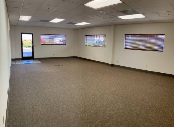 $4,000 / 4200ft2 - COMMERCIAL SPACE FOR RENT 1309 Doker Dr., (Modesto)63763004151937123